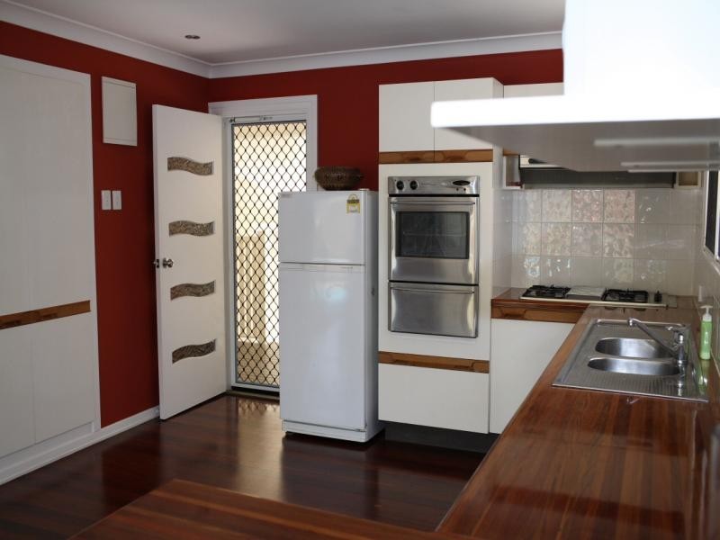 8  Empire Avenue, Manly QLD 4179