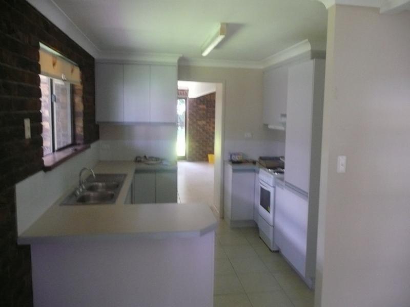 11 Glenora Street, Wynnum QLD 4178