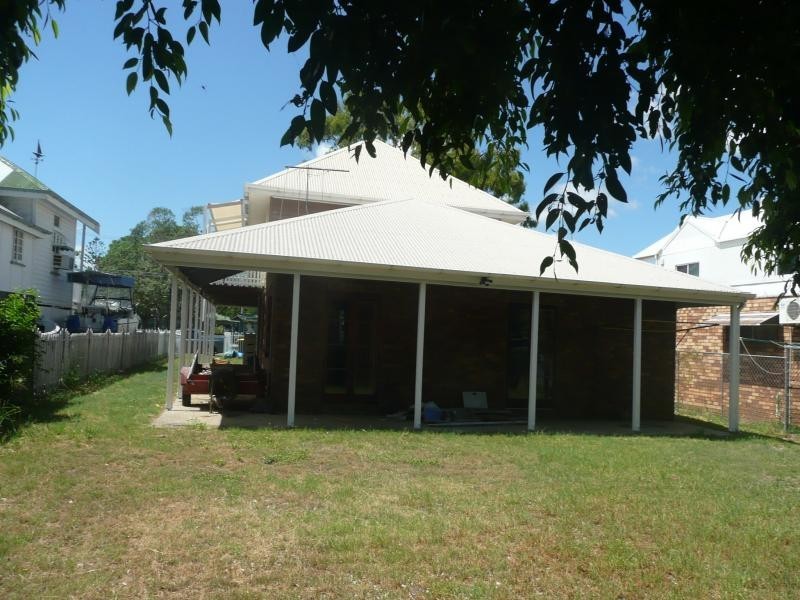 11 Glenora Street, Wynnum QLD 4178