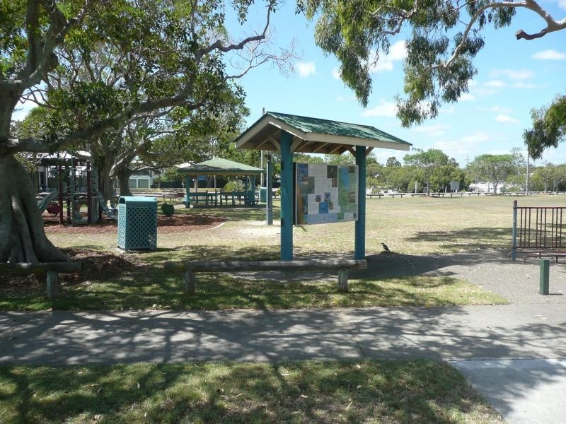 11 Glenora Street, Wynnum QLD 4178