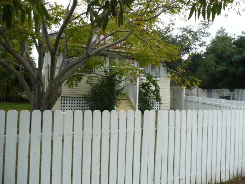 1 Melville Terrace, Manly QLD 4179