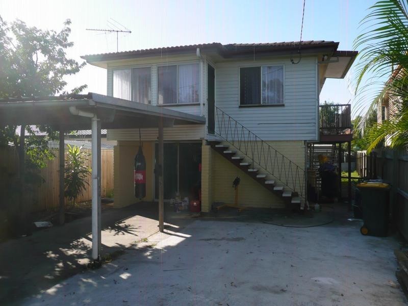 6  Eccles Street, Wynnum QLD 4178