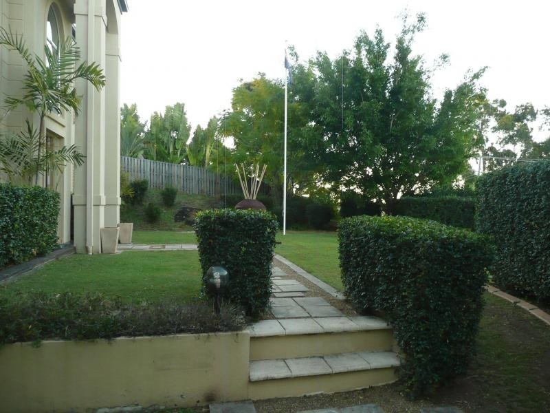 6 Earle Court, Tallai QLD 4213