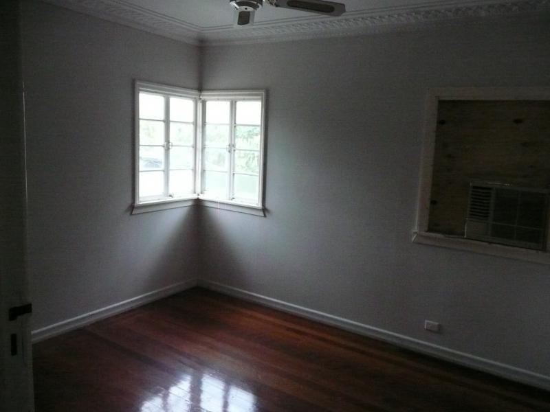 323 Preston Road, Wynnum QLD 4178