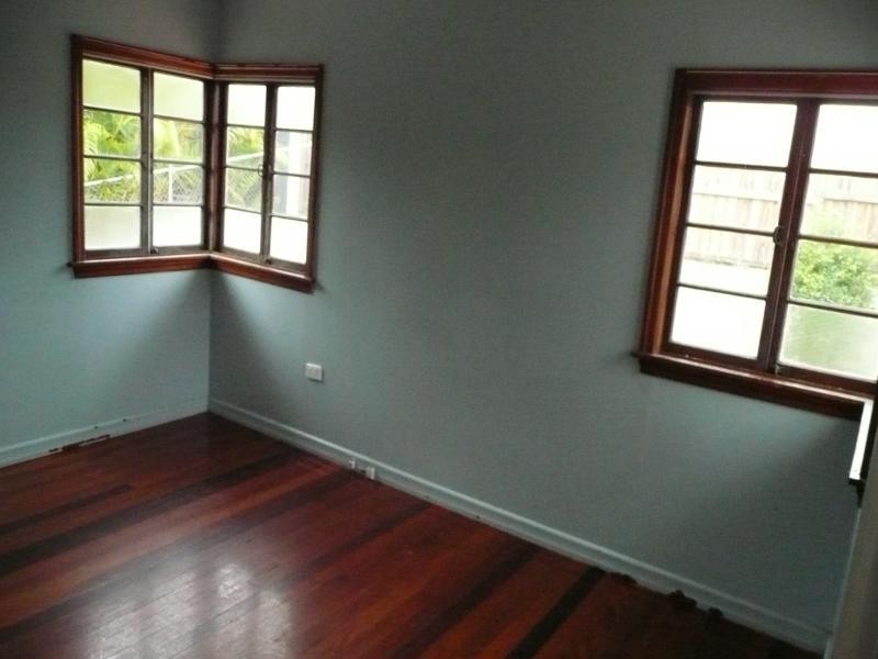 323 Preston Road, Wynnum QLD 4178