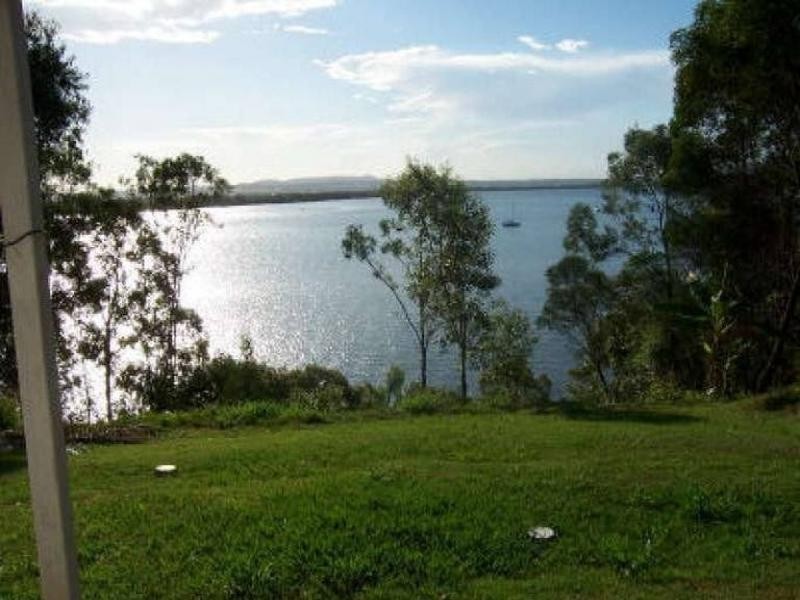 19 Cliff Tce, Macleay Island QLD 4184