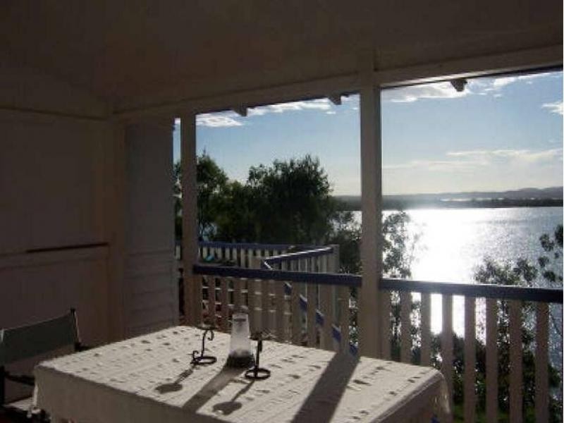 19 Cliff Tce, Macleay Island QLD 4184