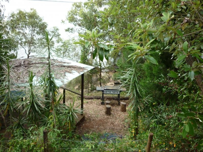 19 Cliff Tce, Macleay Island QLD 4184