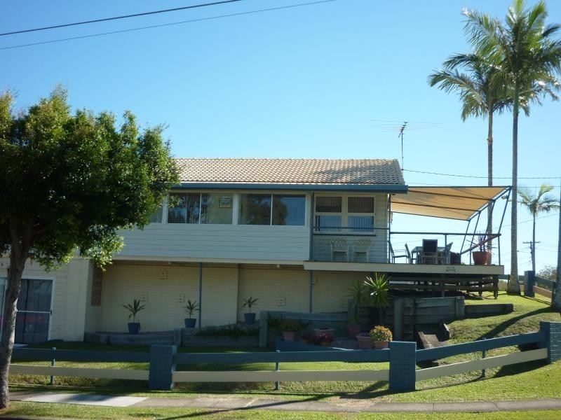725 Esplanade, Lota QLD 4179