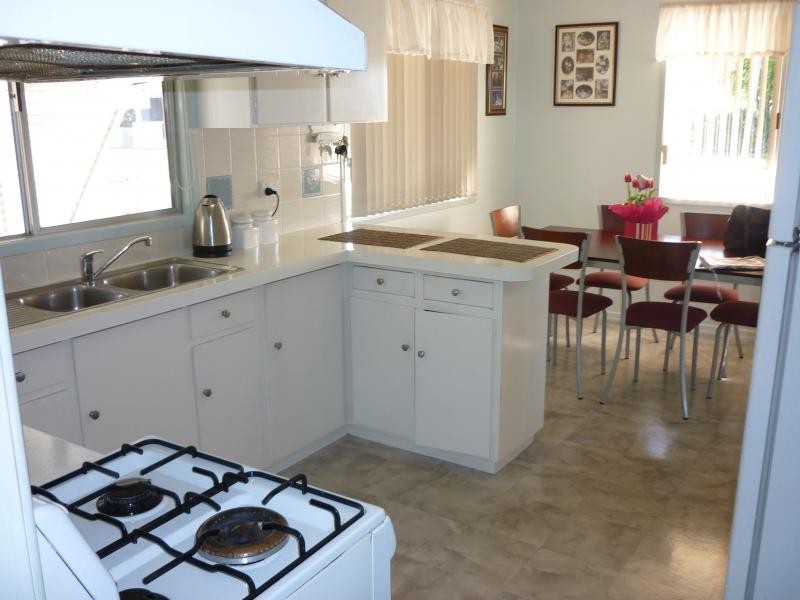 725 Esplanade, Lota QLD 4179