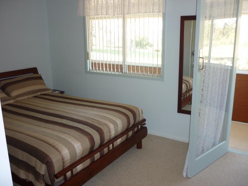 725 Esplanade, Lota QLD 4179
