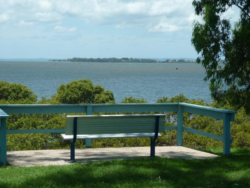725 Esplanade, Lota QLD 4179