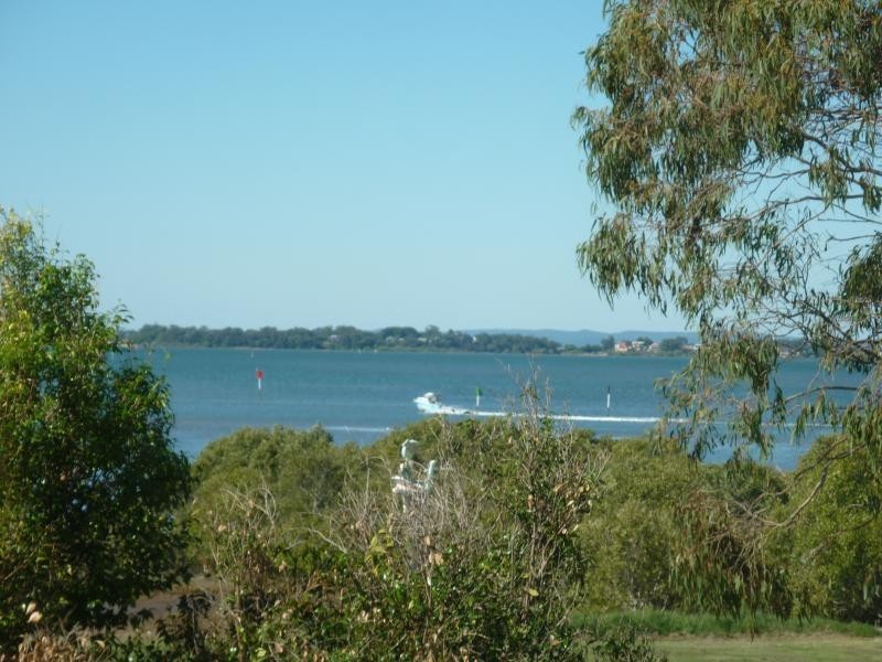725 Esplanade, Lota QLD 4179
