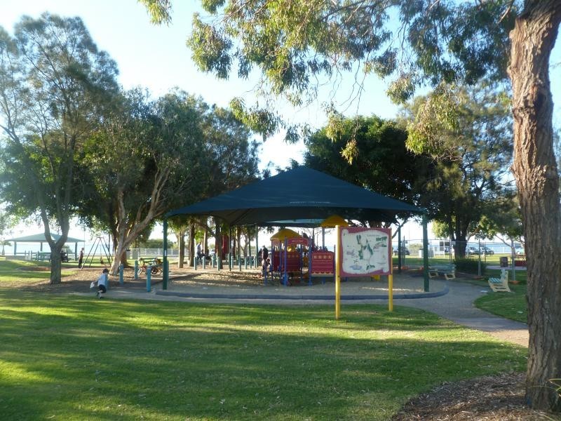 130 Boswell Terrace, Manly QLD 4179