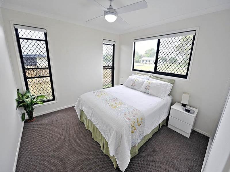 37 Powers Street, Burnett Heads QLD 4670