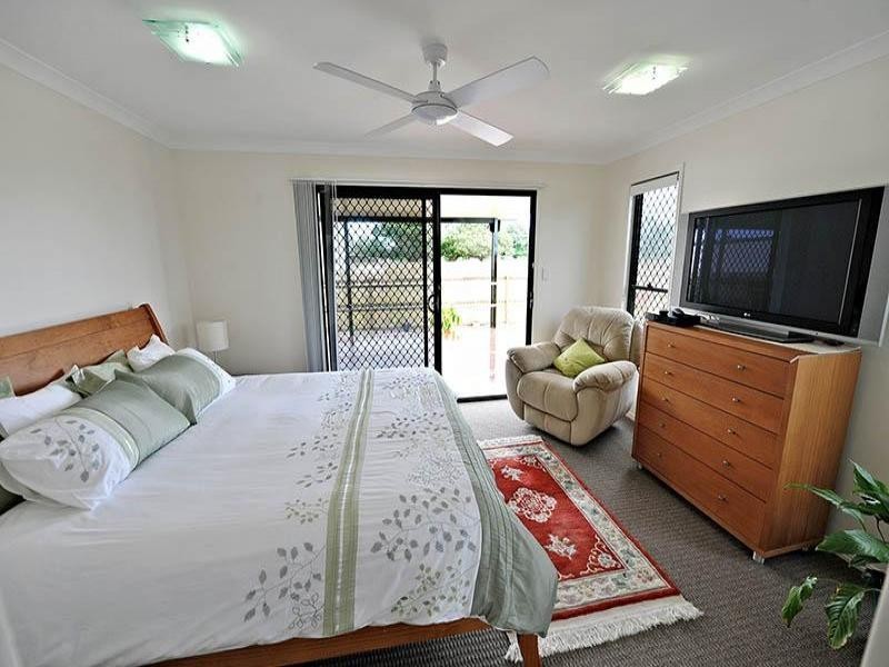 37 Powers Street, Burnett Heads QLD 4670