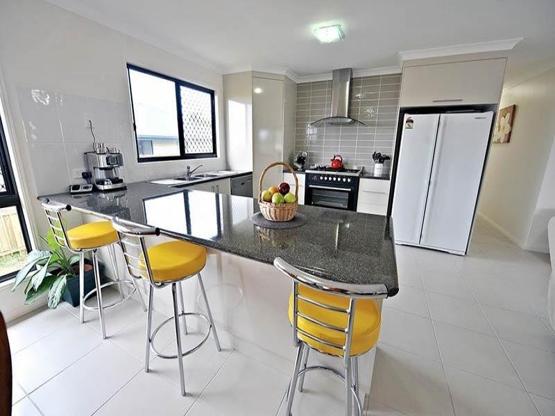 37 Powers Street, Burnett Heads QLD 4670