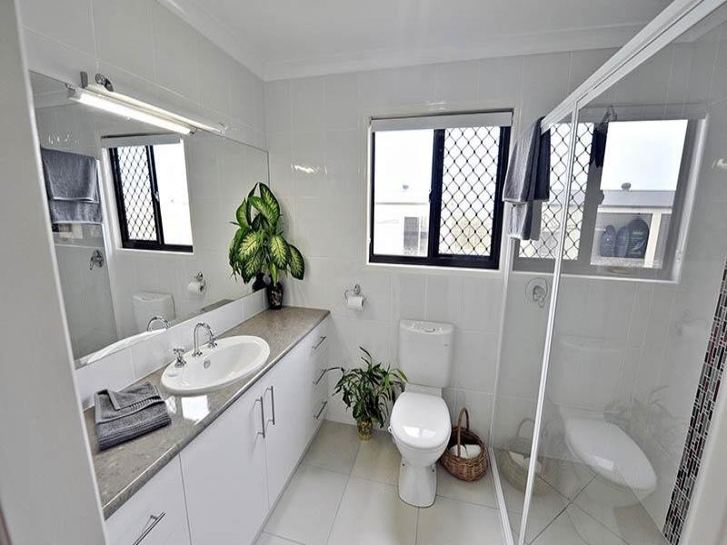 37 Powers Street, Burnett Heads QLD 4670