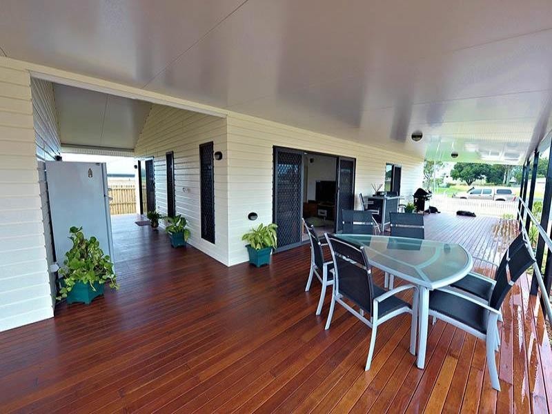 37 Powers Street, Burnett Heads QLD 4670
