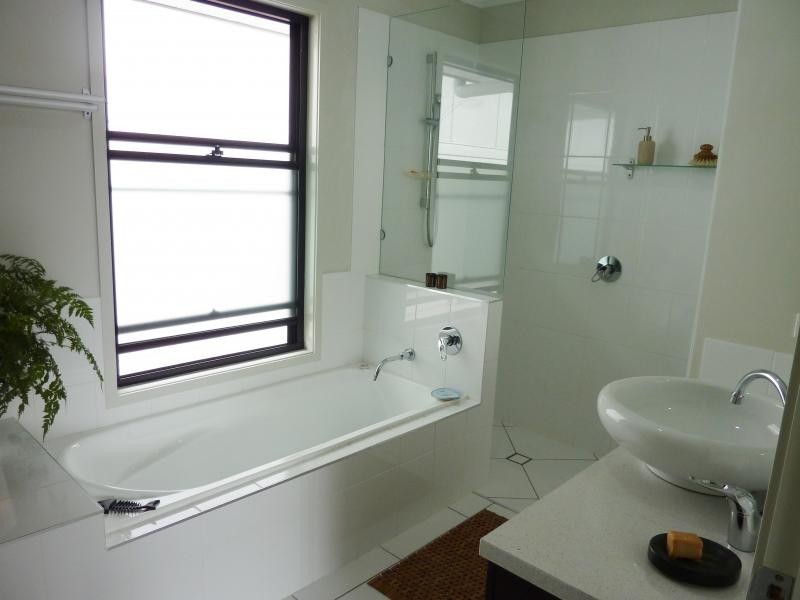 53 Peel Street, Manly QLD 4179