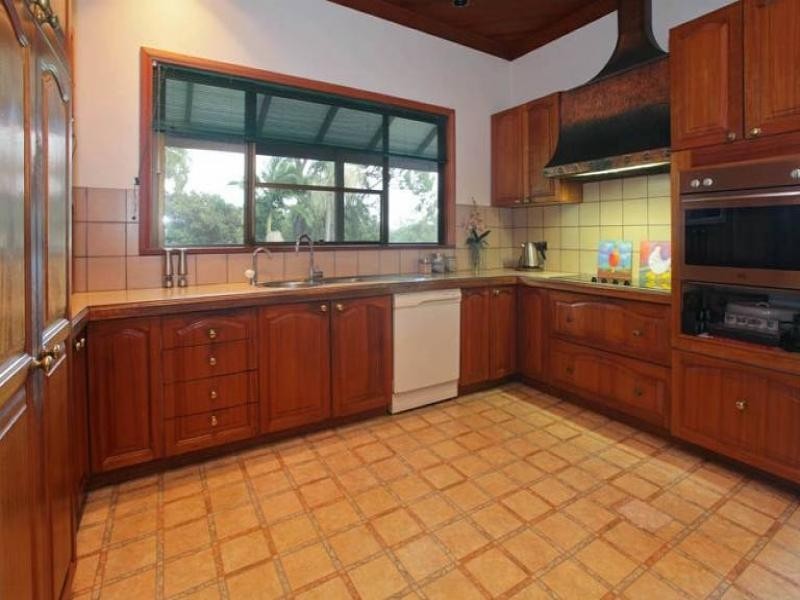 16 Taylor Street, Balmoral QLD 4171