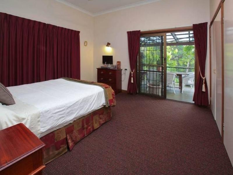 16 Taylor Street, Balmoral QLD 4171