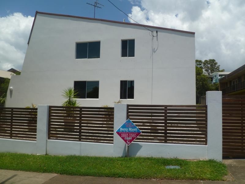 2/143 Melville Terrace, Manly QLD 4179