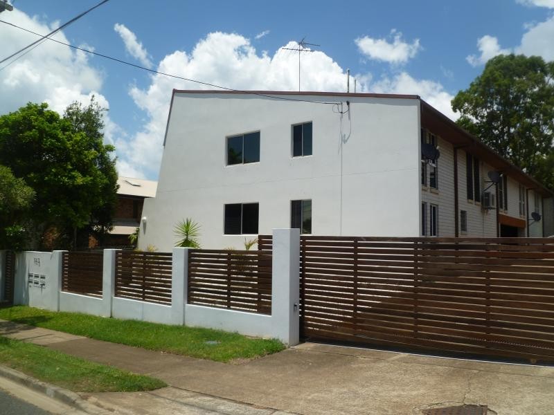 2/143 Melville Terrace, Manly QLD 4179