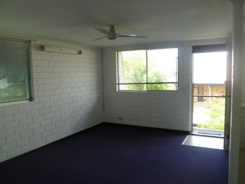 2/143 Melville Terrace, Manly QLD 4179