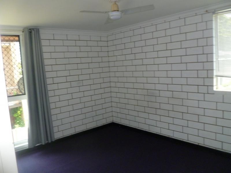 2/143 Melville Terrace, Manly QLD 4179