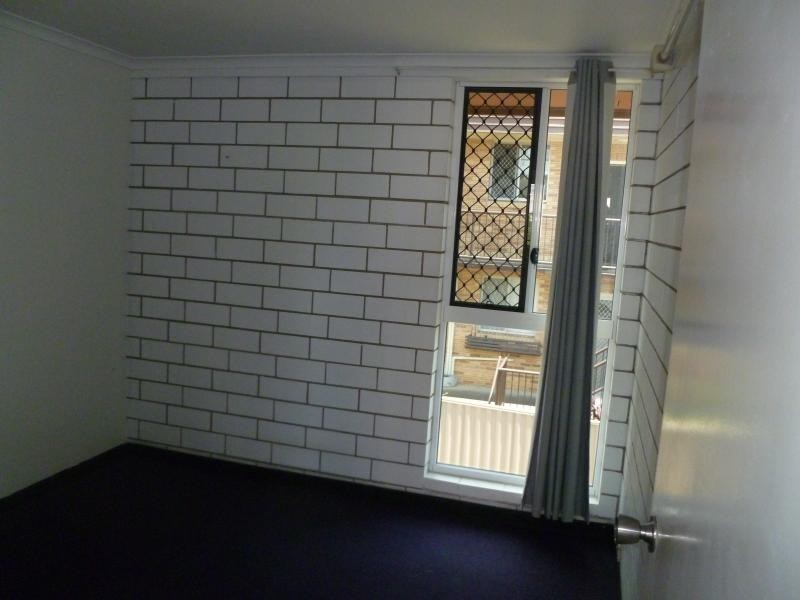 2/143 Melville Terrace, Manly QLD 4179