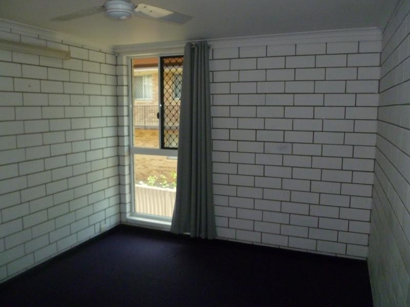 2/143 Melville Terrace, Manly QLD 4179