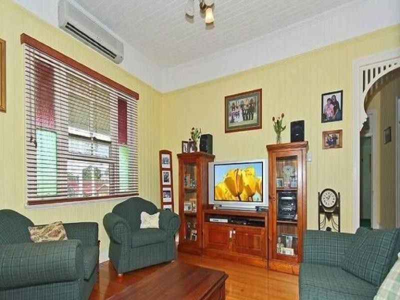42 Emsworth Street, Wynnum QLD 4178