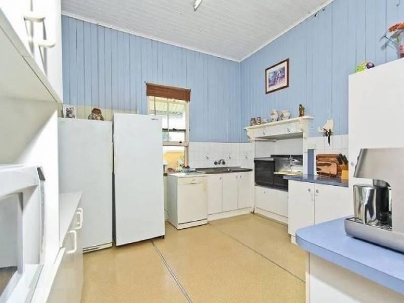42 Emsworth Street, Wynnum QLD 4178
