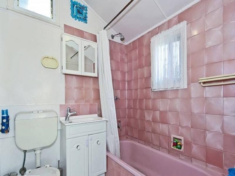42 Emsworth Street, Wynnum QLD 4178