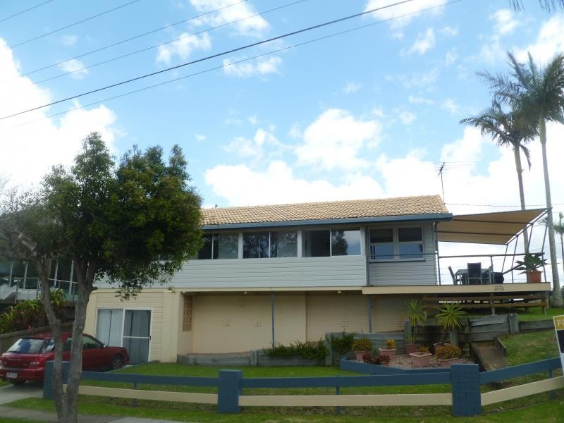 725 Esplanade, Lota QLD 4179