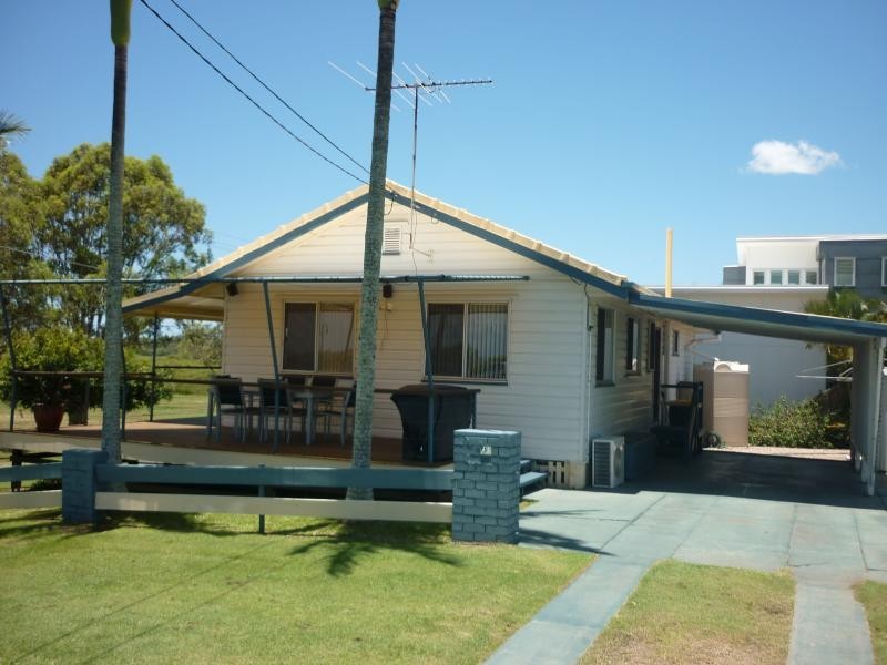 725 Esplanade, Lota QLD 4179