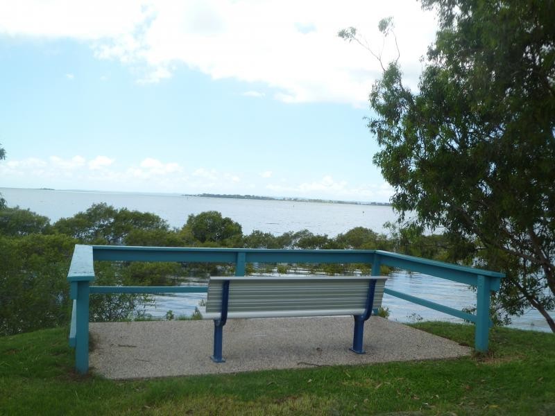 725 Esplanade, Lota QLD 4179