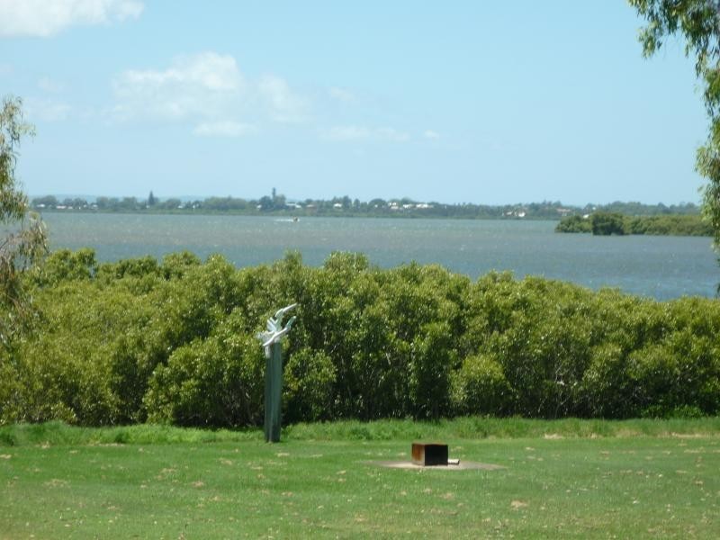725 Esplanade, Lota QLD 4179