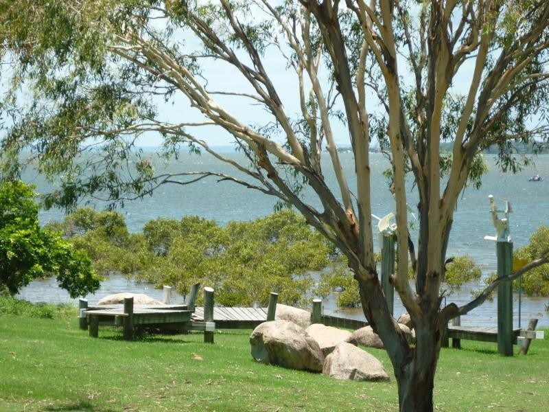 725 Esplanade, Lota QLD 4179
