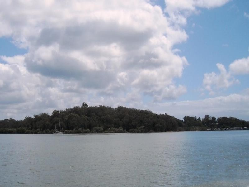 19 Cliff Terrace, Macleay Island QLD 4184