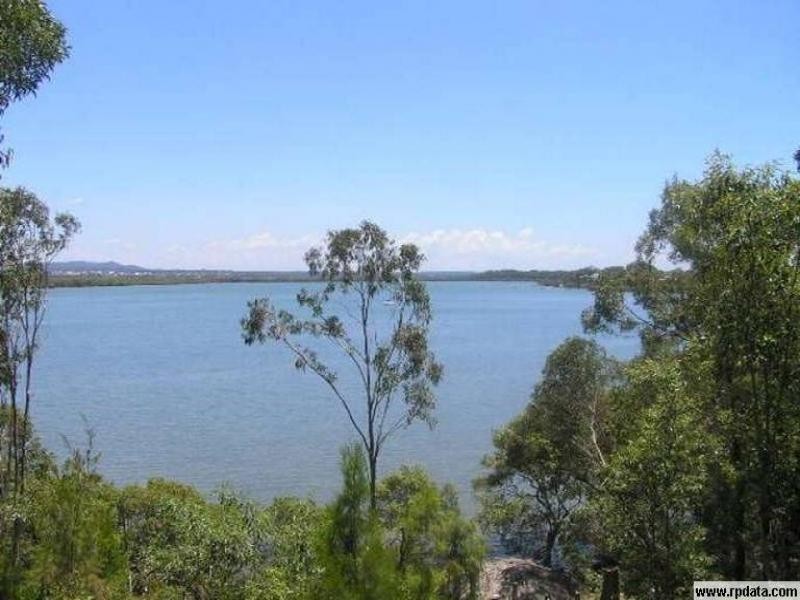 19 Cliff Terrace, Macleay Island QLD 4184