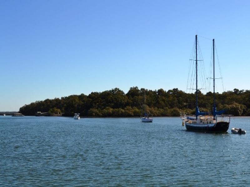 19 Cliff Terrace, Macleay Island QLD 4184