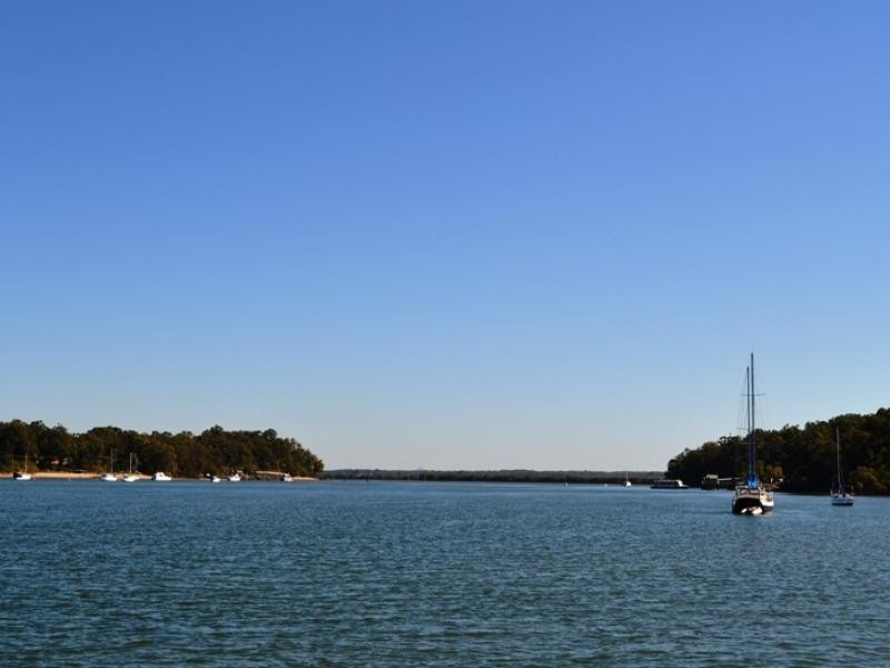 19 Cliff Terrace, Macleay Island QLD 4184