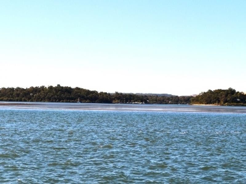 19 Cliff Terrace, Macleay Island QLD 4184