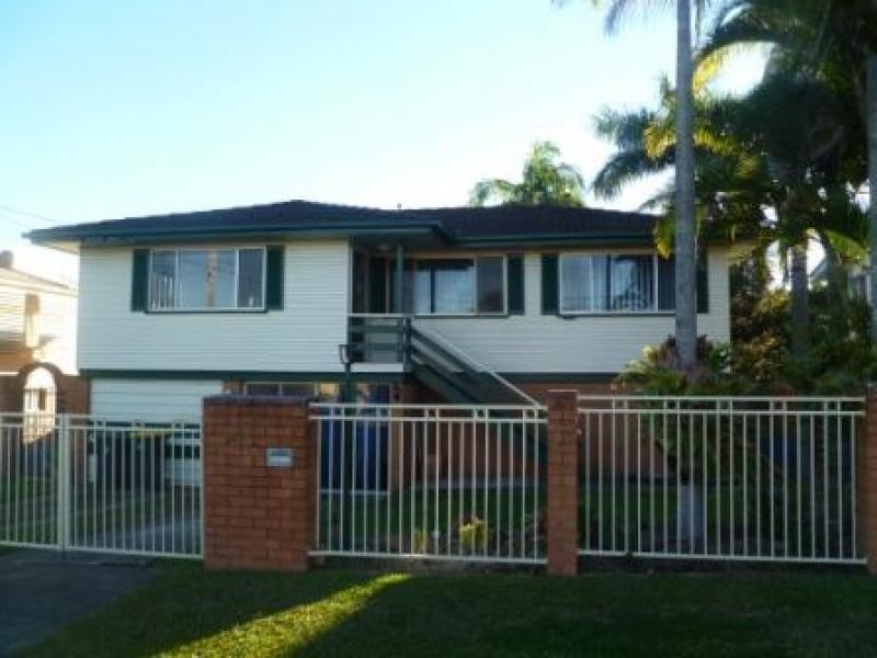 4 Suzanne Street, Wynnum West QLD 4178