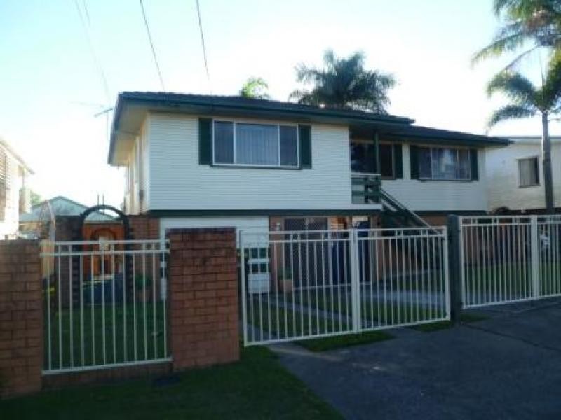 4 Suzanne Street, Wynnum West QLD 4178
