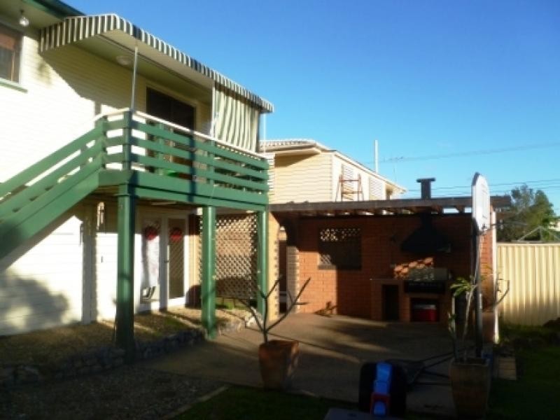 4 Suzanne Street, Wynnum West QLD 4178
