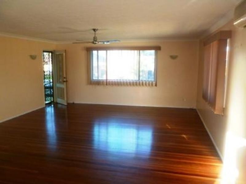 4 Suzanne Street, Wynnum West QLD 4178