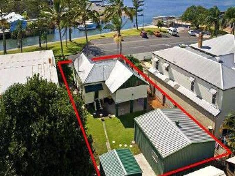 21 Waterloo Esplanade, Wynnum QLD 4178